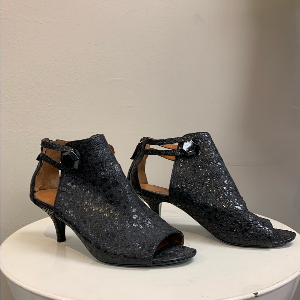 Givenchy heels size size 37